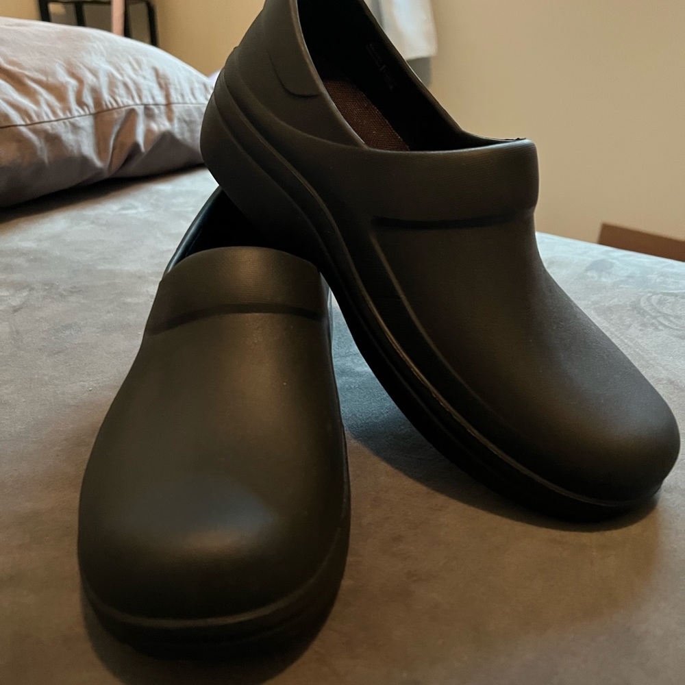 WOMEN’s CROCS CLOG - NERIA STYLE